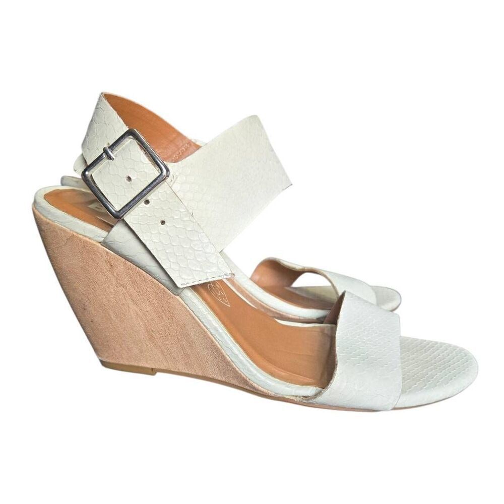 BC Vegan Leather Wedge Heel Snakeskin Pattern Strappy White Womens Sz 8